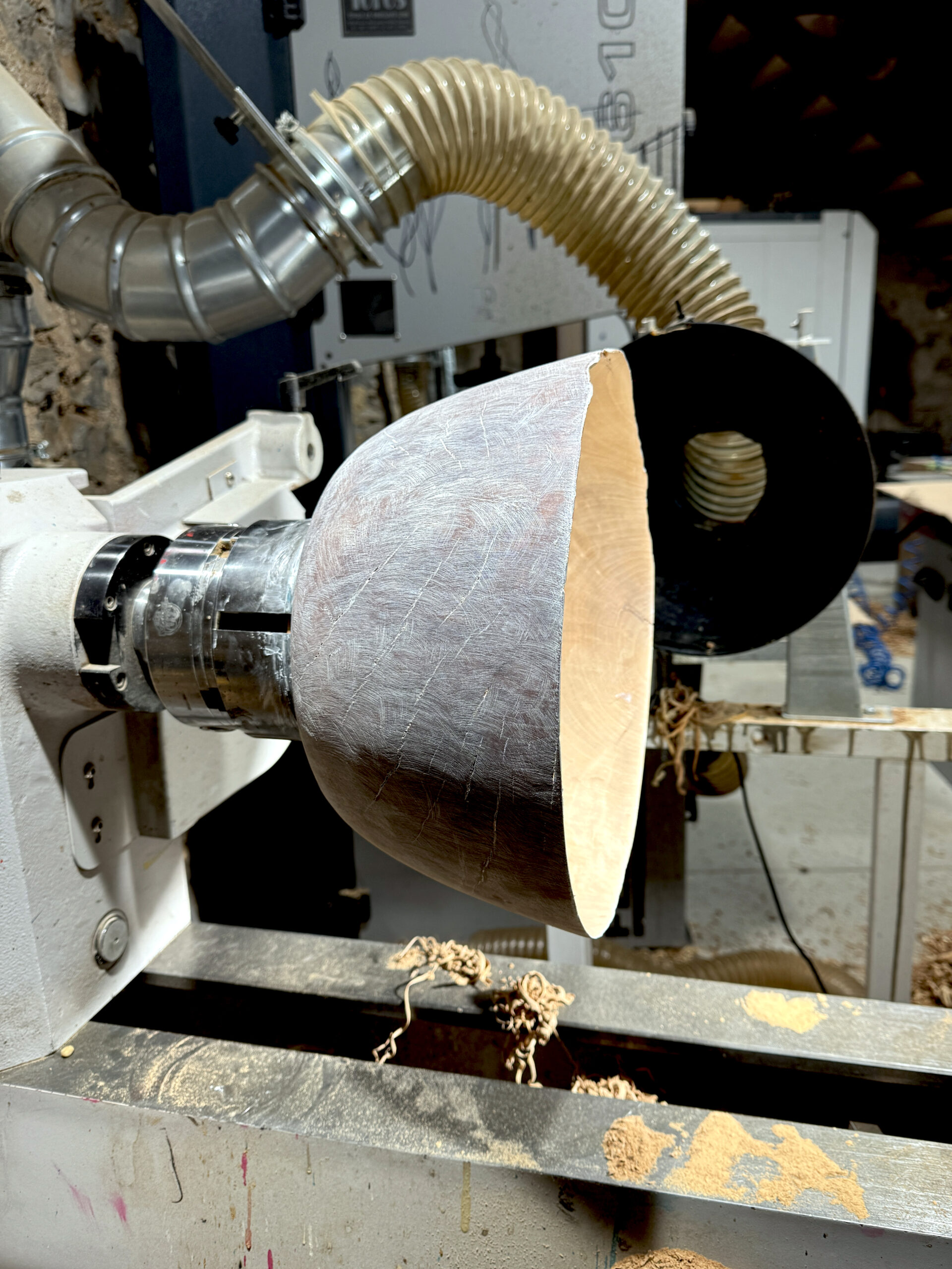 Forza Bruta on lathe
